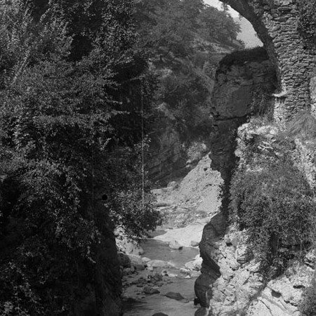 Canale lungo la strada di Filattiera 1906