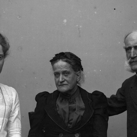 Madre e zio del fotografo con Carlotta 1902